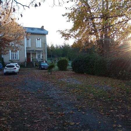 Chambre Dans Maison Bourgeoise Hotel Airvault Eksteriør billede